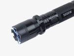 Latarka z paralizatorem model 1101 - skutecznie odstrasza